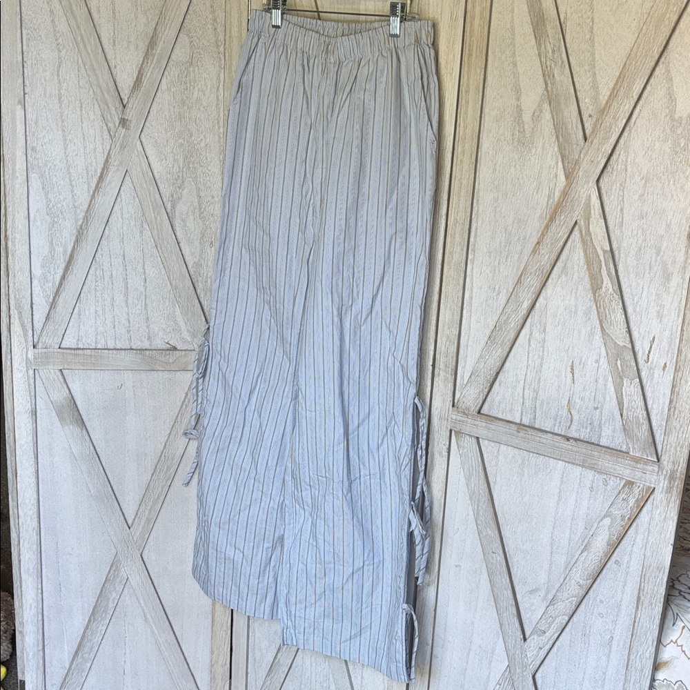 NWOT Wild Fable Blue Striped Pants With Bows - Picture 2 of 12